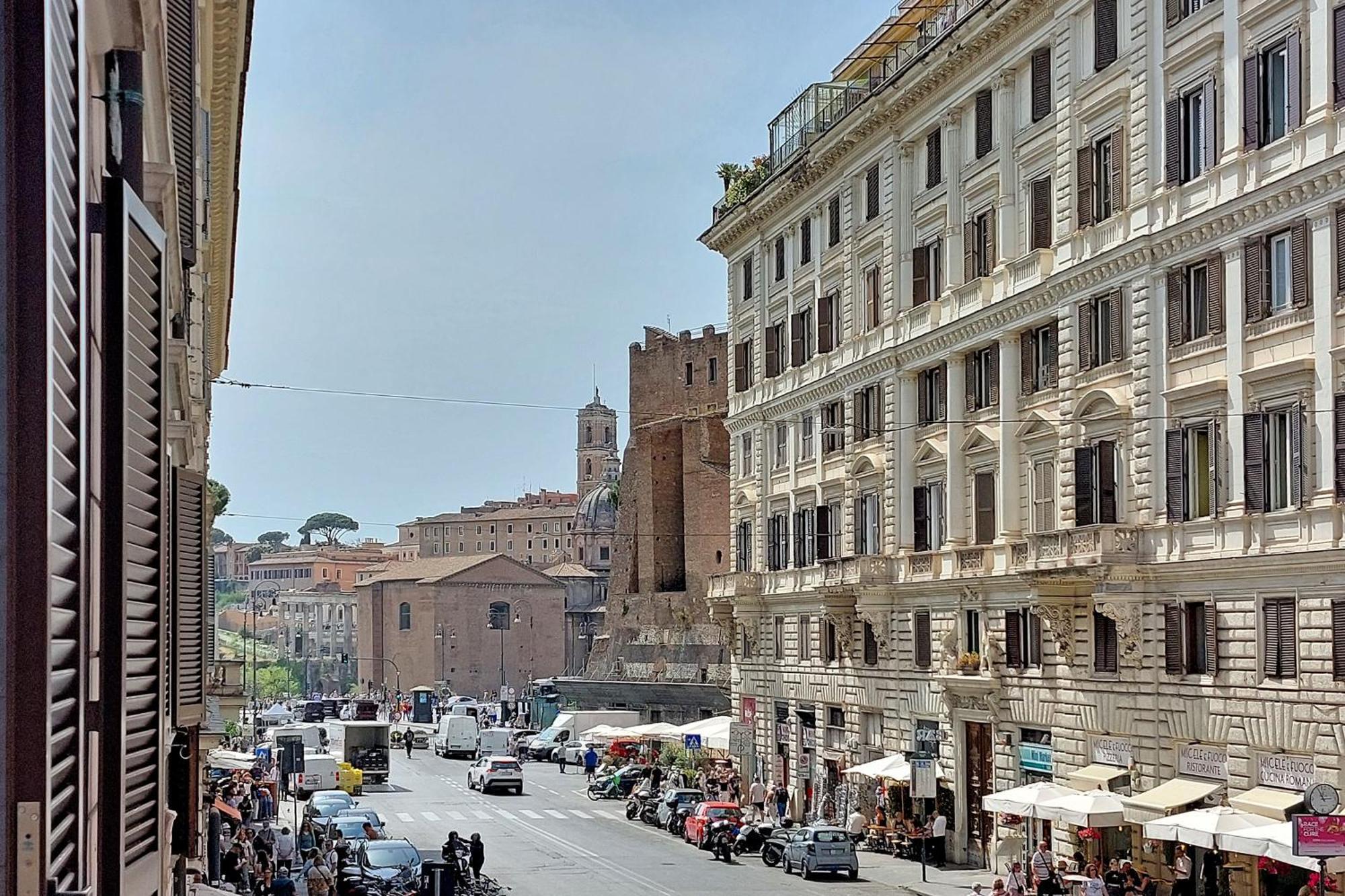 Ych-Colorful And Classy Apartment Near Fori Imperiali Roma Exterior foto