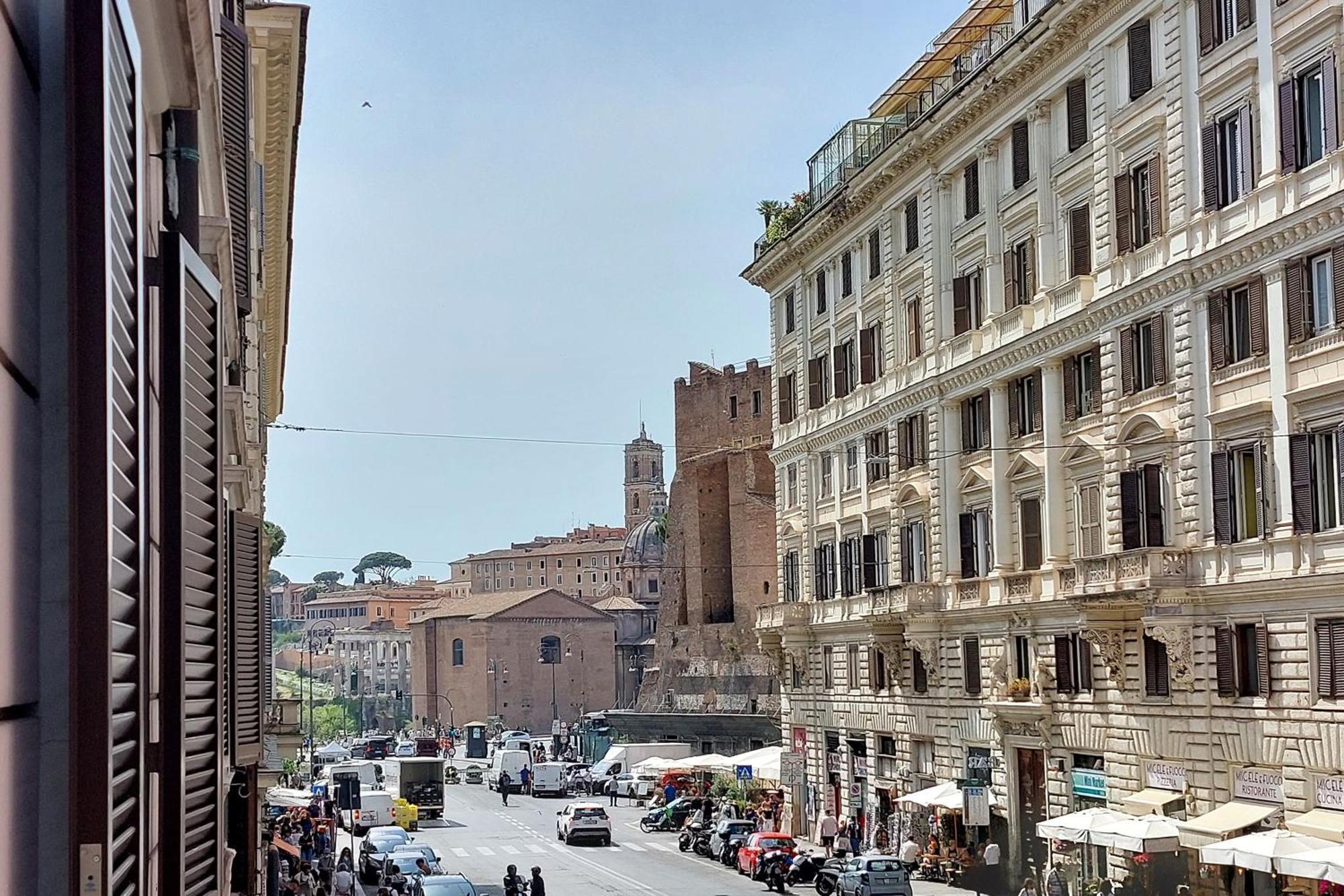 Ych-Colorful And Classy Apartment Near Fori Imperiali Roma Exterior foto